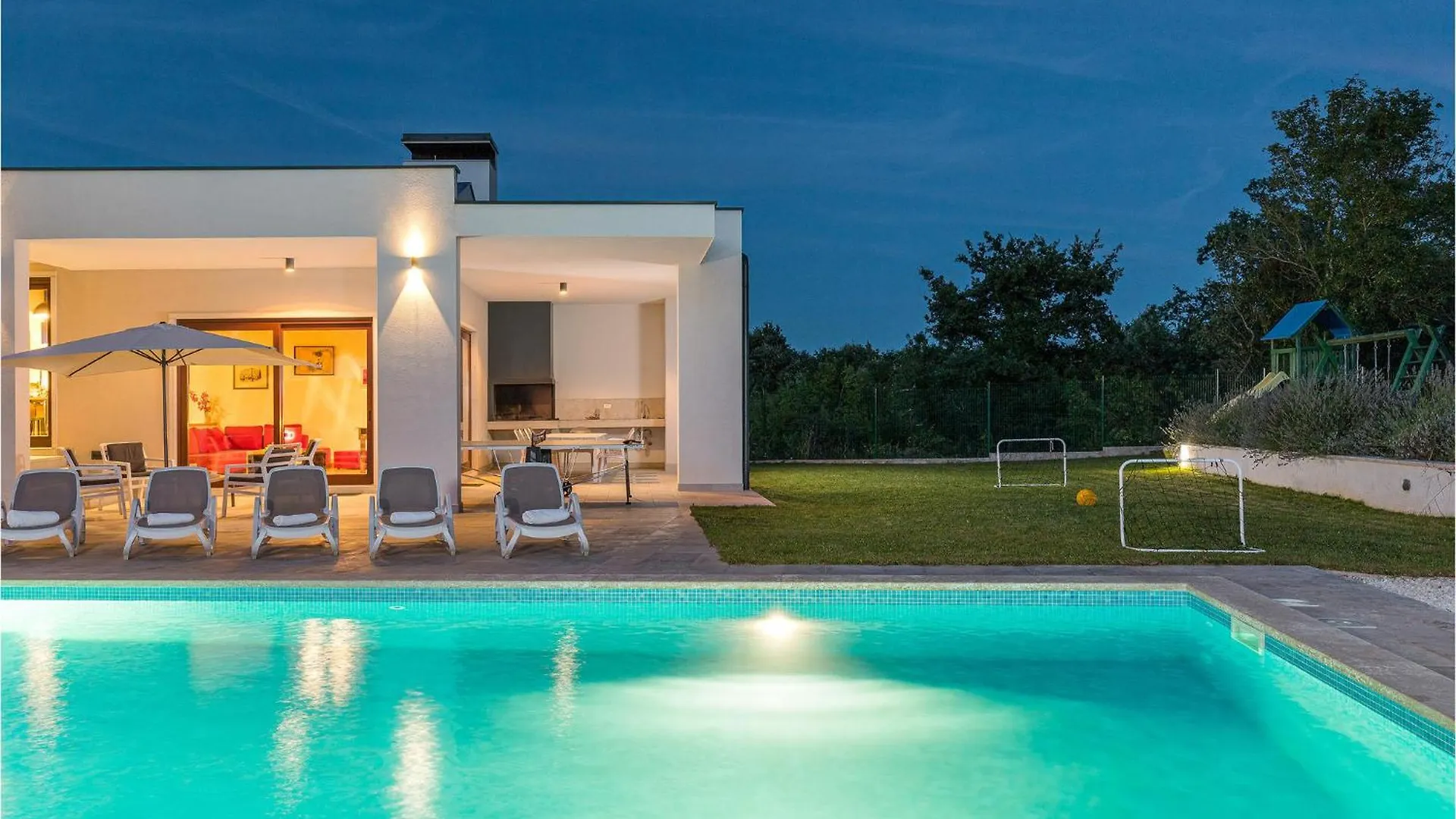 4 Bedroom Nice Home In Stokovci