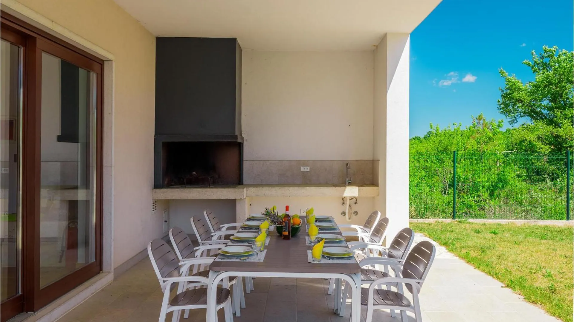 4 Bedroom Nice Home In Stokovci Holiday home