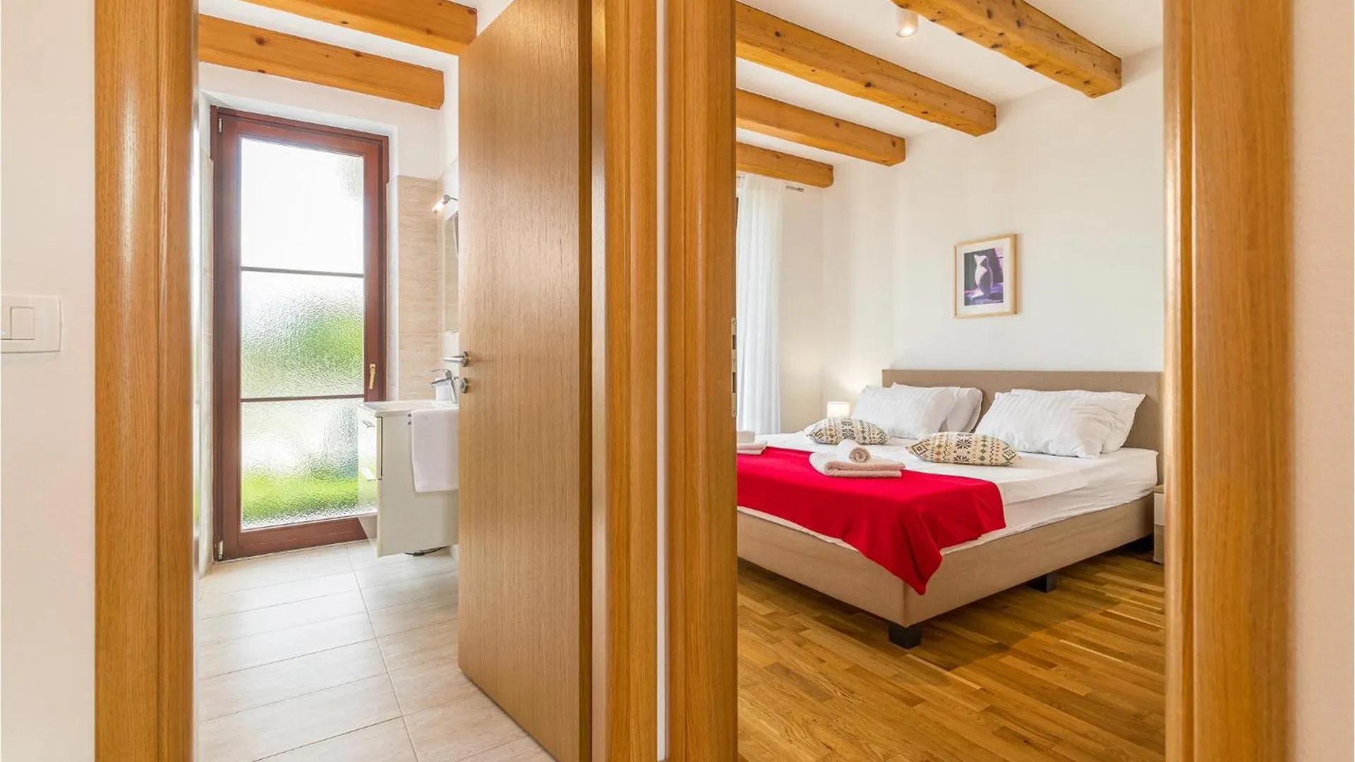 4 Bedroom Nice Home In Stokovci 0*,