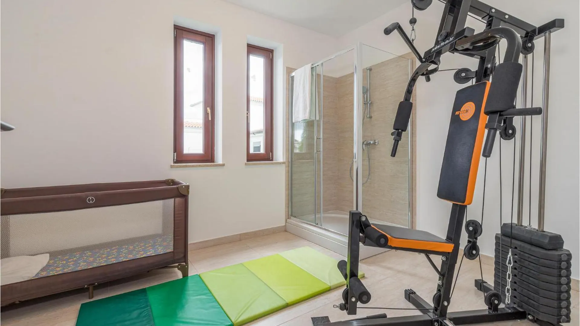 4 Bedroom Nice Home In Stokovci