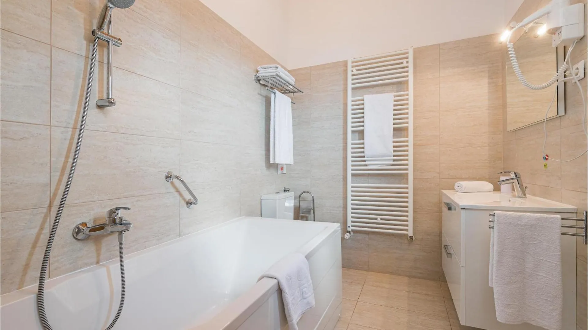 Holiday home 4 Bedroom Nice Home In Stokovci