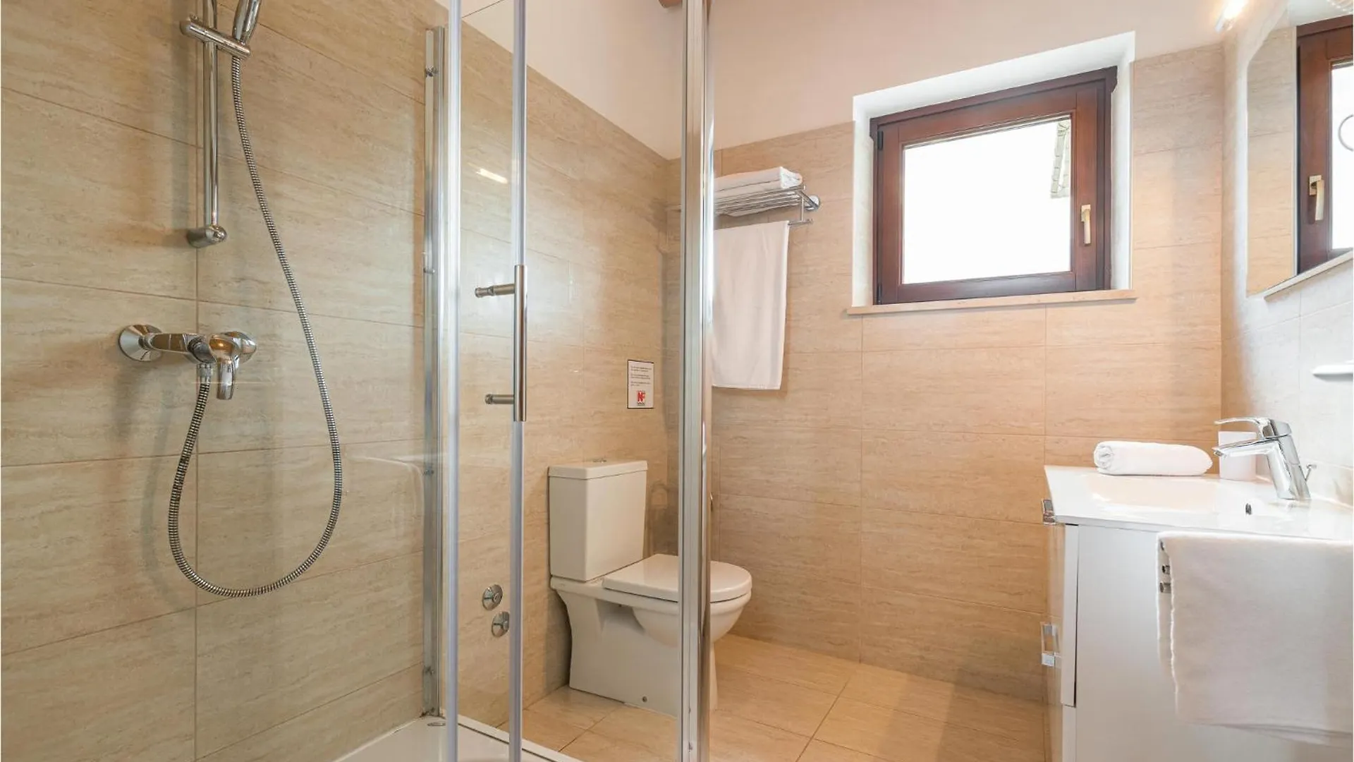 Holiday home 4 Bedroom Nice Home In Stokovci